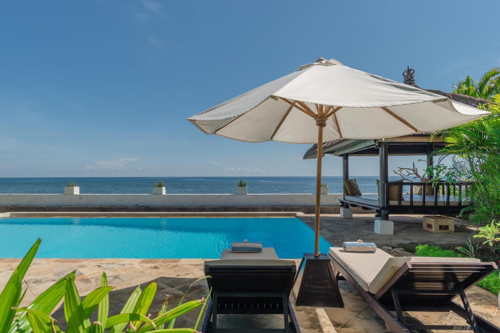 Gorgeous Beachfront Villa Lovina Banjar  Exterior photo