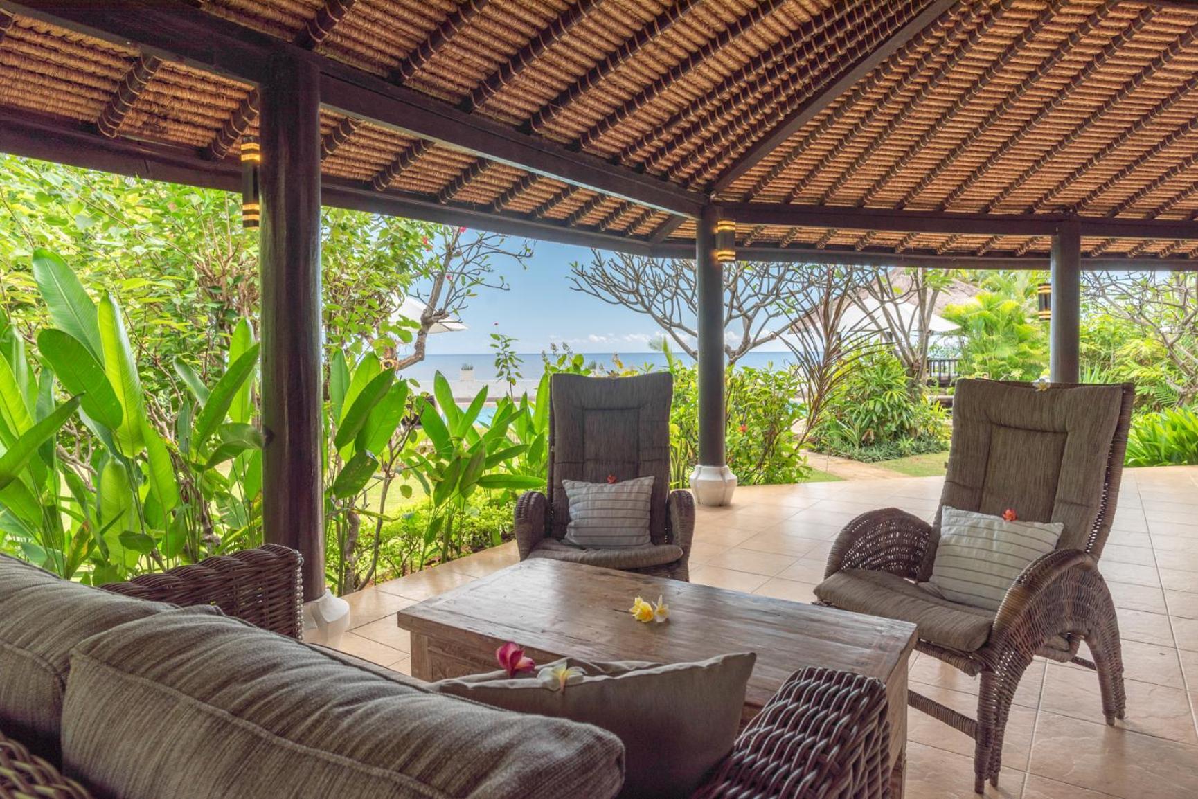 Gorgeous Beachfront Villa Lovina Banjar  Exterior photo